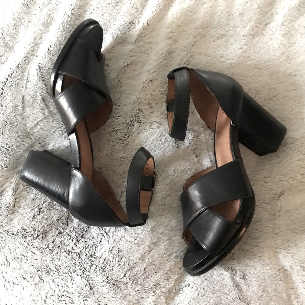 LIKE NEW CLARKS XC OPEN TOE HEEL